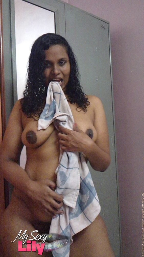 Indian girl boobs naked - Indian sex photos
