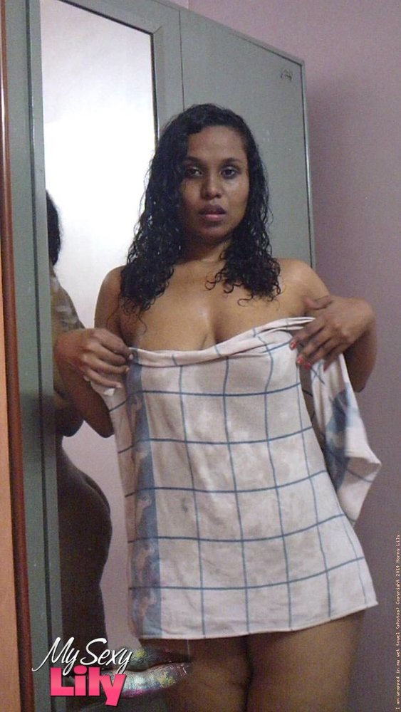 Indian girl boobs naked - Indian sex photos