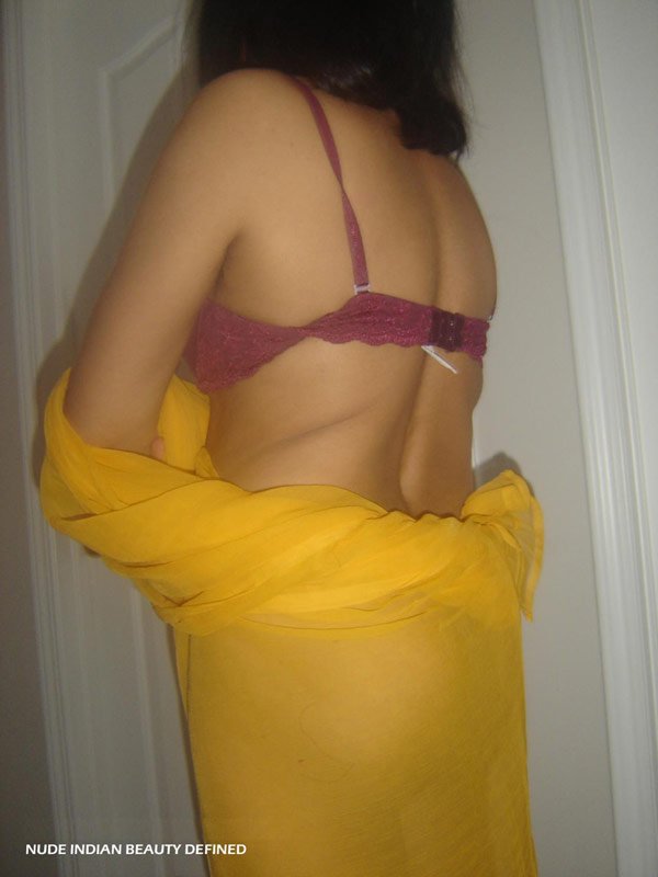 Indian wife showing ass and pussy pics