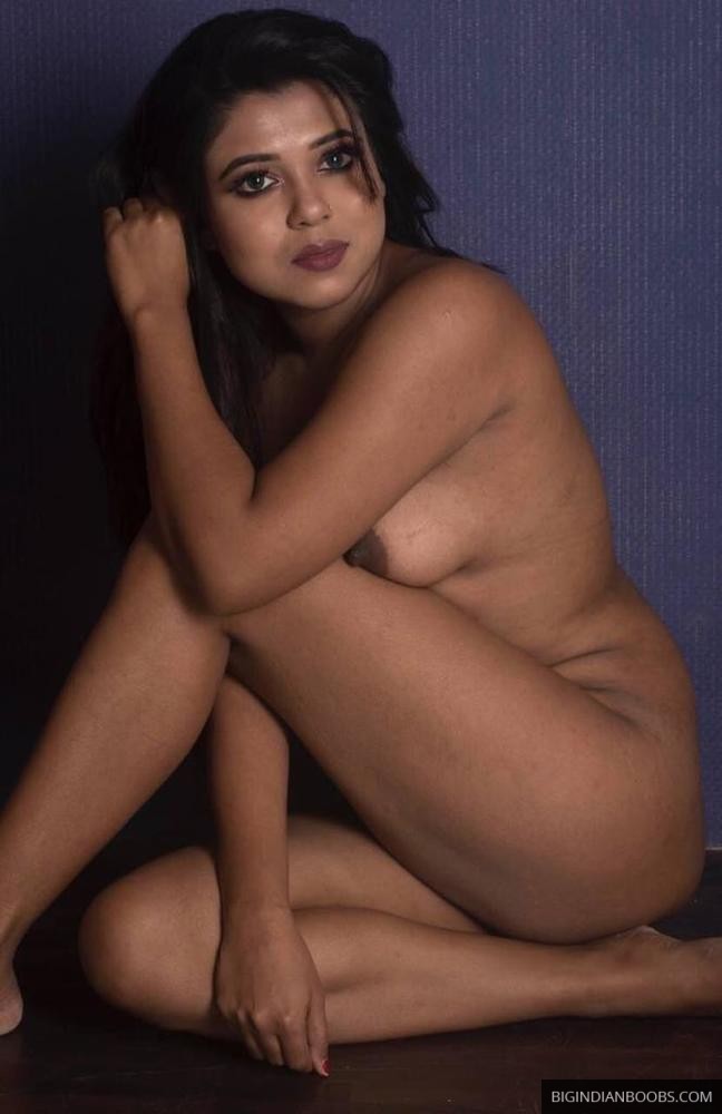 busty indian model