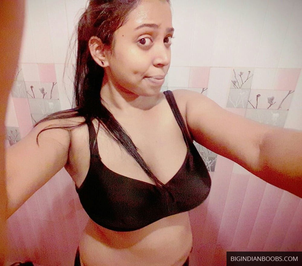 big-tits-Indian-girl-in-b-r-a