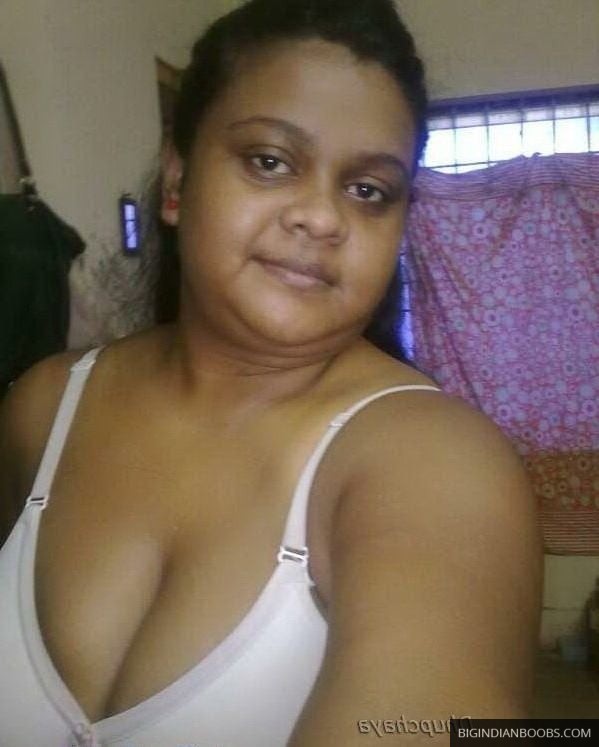 chubby-Indian-busty-wife-nude-pics